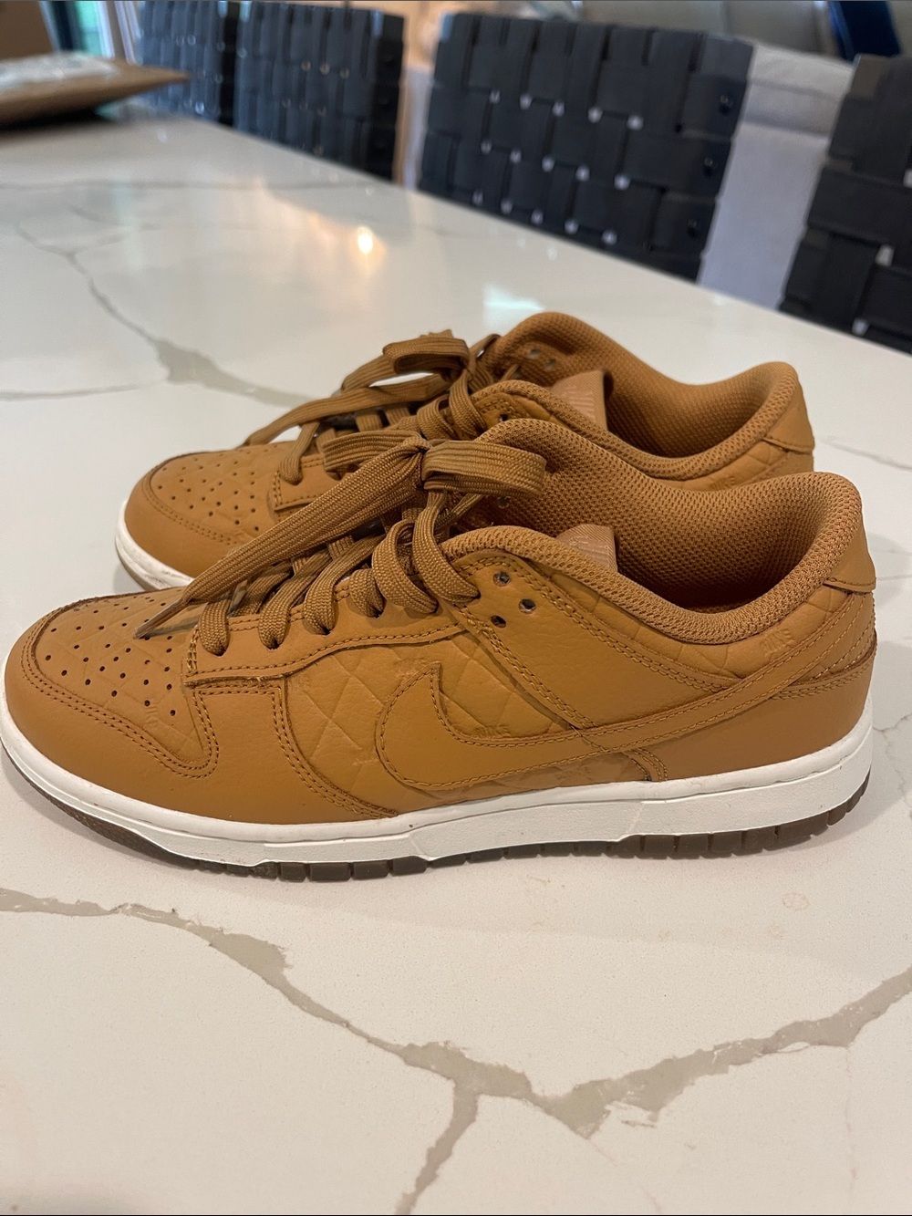 Nike dunk Women's Low-Top Sneakers in Tan/Brown